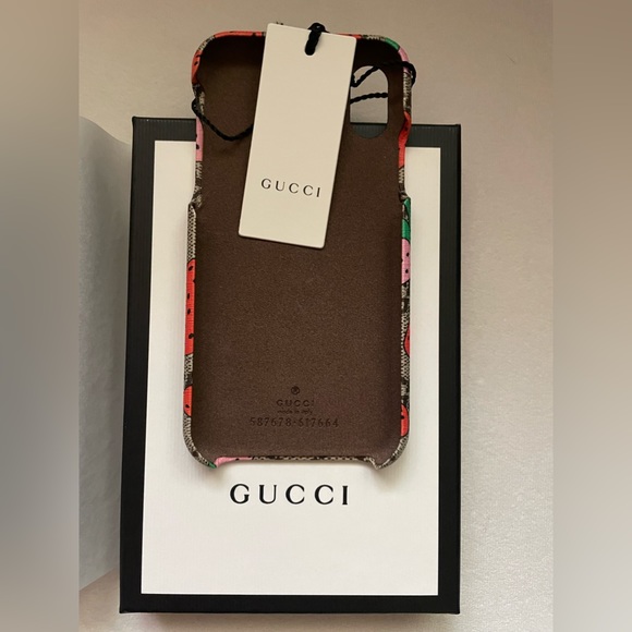 Authentic Gucci Limited Edition Strawberry Supreme Iphone 7/8 Phone Case NIB - Picture 3 of 6